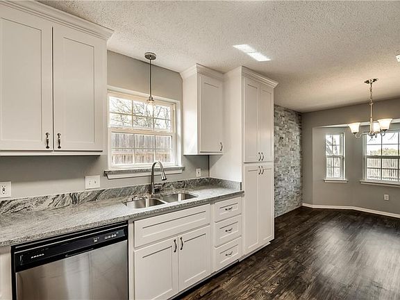 5th image of 409 Sixpence Ln