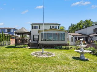 2295 Davista Dr, Highland, MI 48356