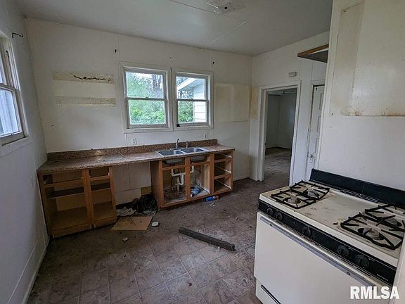 4th image of 603 S Forest Ave