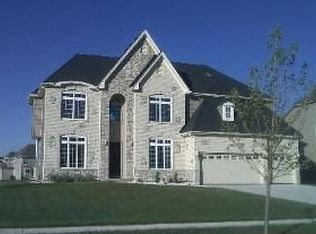 833 Bennett Dr, North Aurora, IL 60542