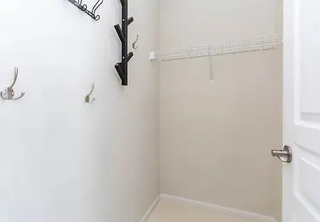 951 Barclay Cir — Photo 16