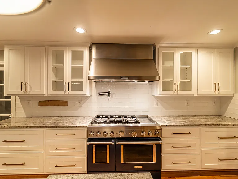 48" dual-fuel oven with 6-burner gas stove, electric griddle and pot filler.