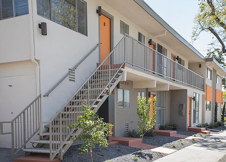 377 W Lexington Dr #8 — Photo 14