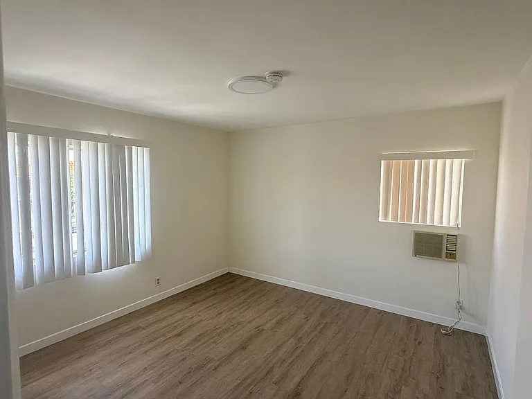 4433 Hazeltine Avenue — Photo 4