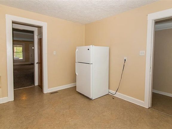 5th image of 712 E 33rd St #712