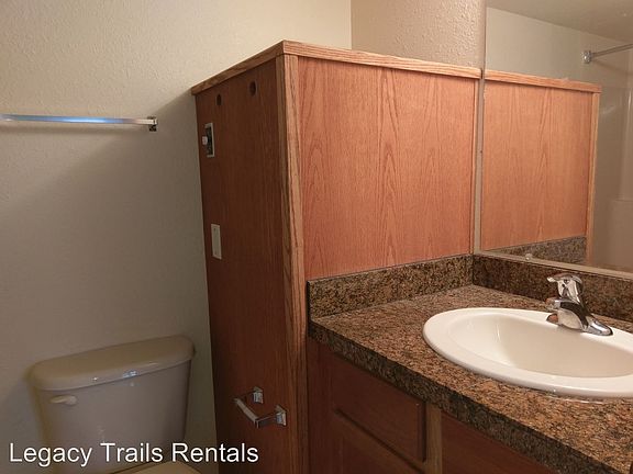 4th image of 1027 S Juniper Dr APT D