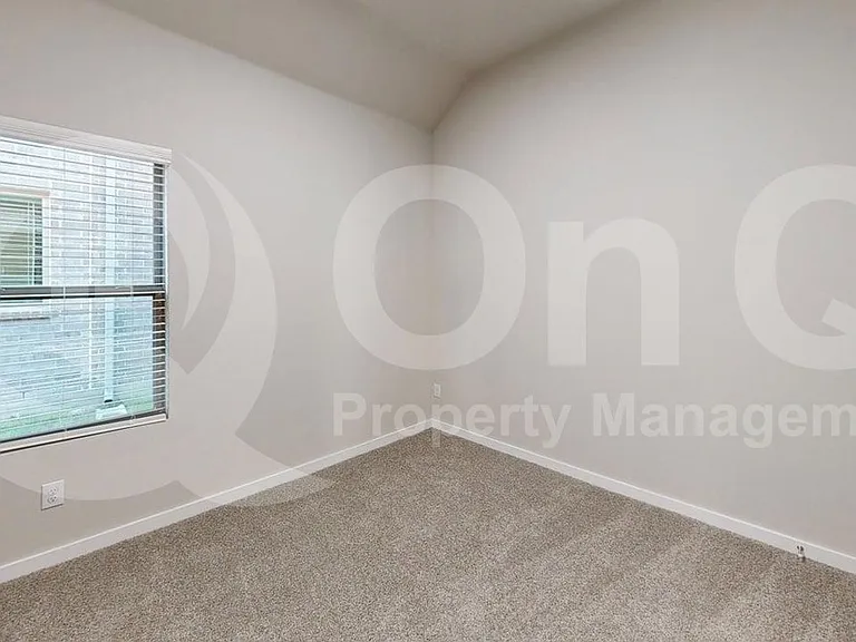 1004 Knox River Dr — Photo 12