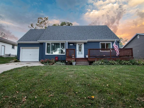 207 N Pine Ave, Hinton, IA 51024