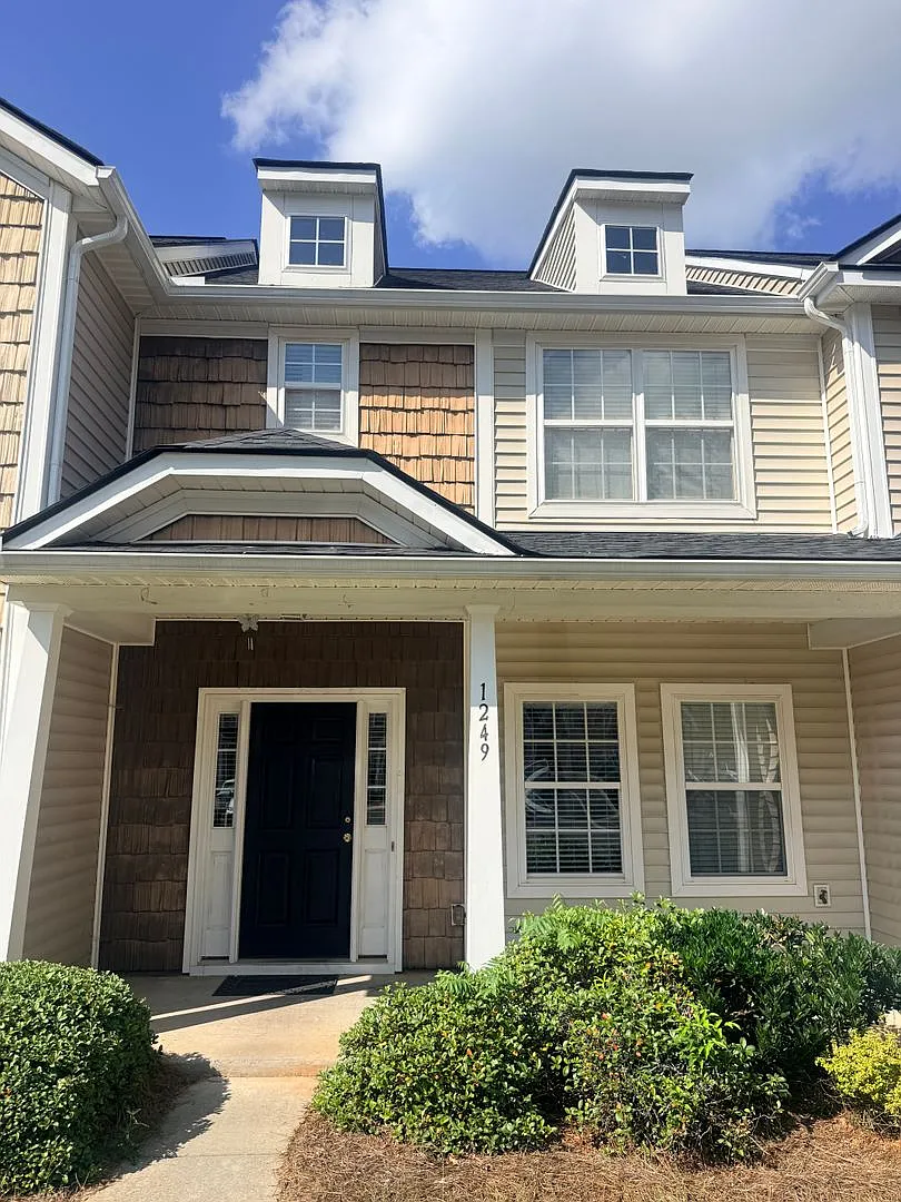 Beautiful Townhome! — Photo 1