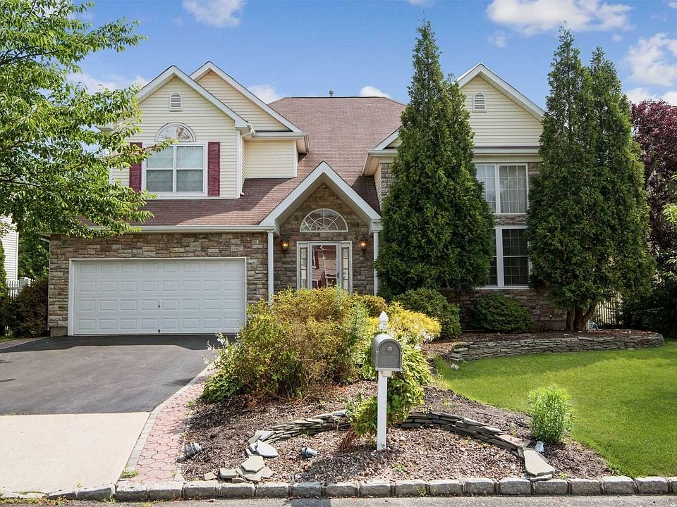 1st image of 21 Blueberry Ridge Dr