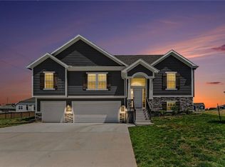 1018 Jasmine Dr, Liberty, MO 64068