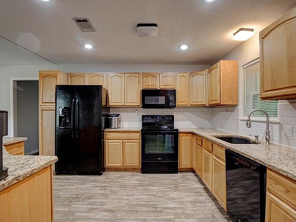 4th image of 2800 Oak Cliff Ln