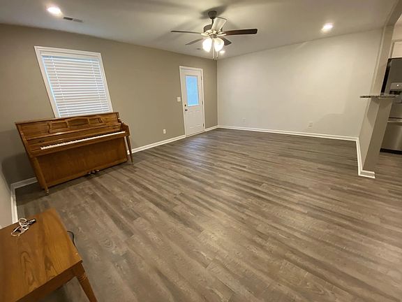 4th image of 135 Country Ln
