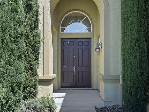 2nd image of 917 Martiri Ct