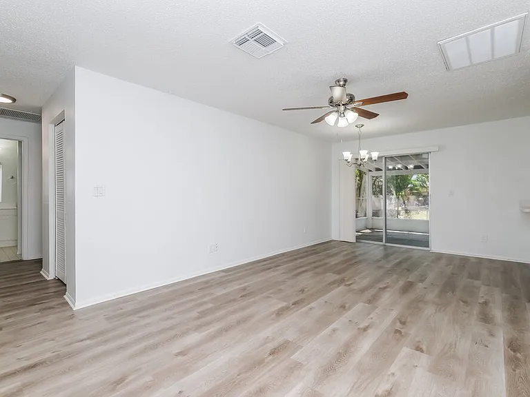714 Crimson King Trce — Photo 3
