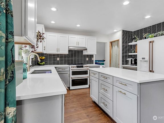 4th image of 16710 132nd Avenue E