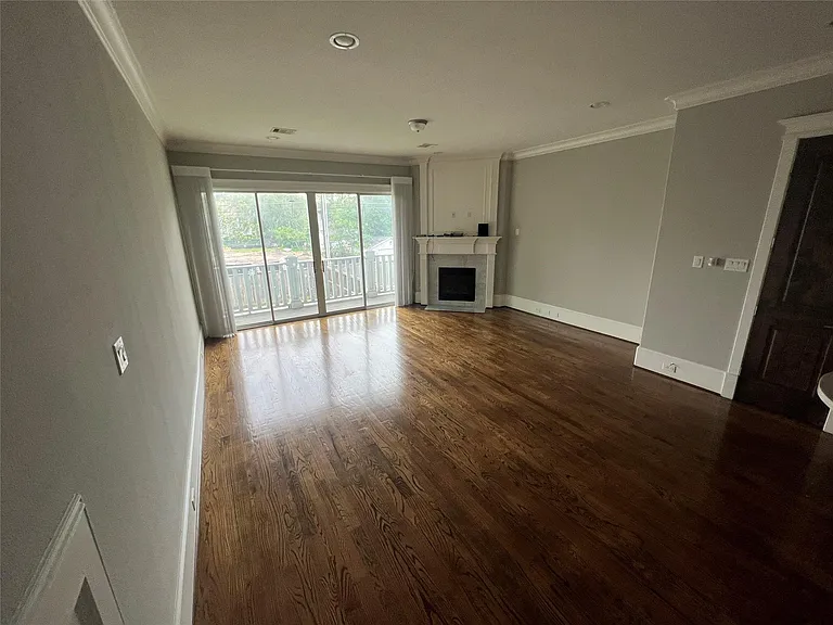 238 W 24th St — Photo 16