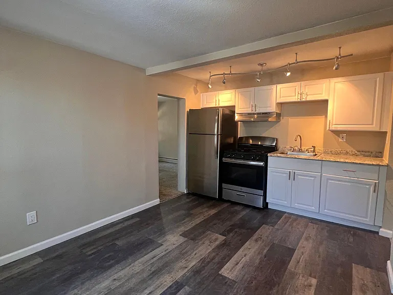 926 N Corona St — Photo 9