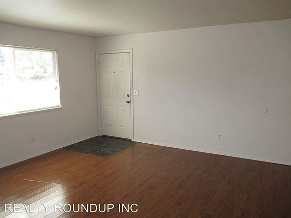 3rd image of 906 Delane Dr