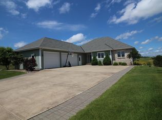 3192 Old Hickory Pl, West Bend, WI 53095