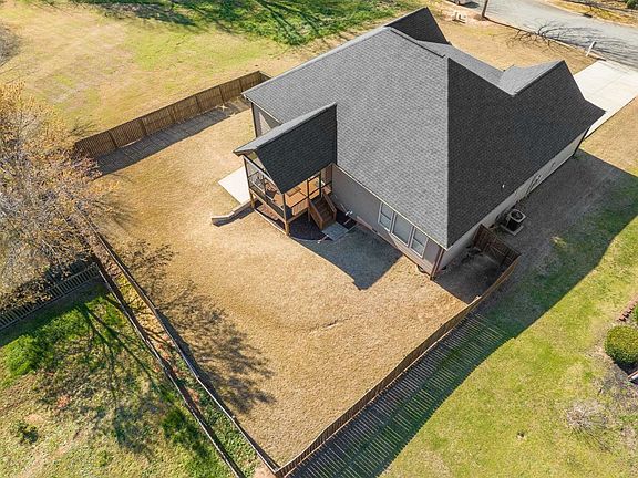 5th image of 805 E Coosaw Ct