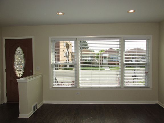 3rd image of 6077 N Elston Ave #0