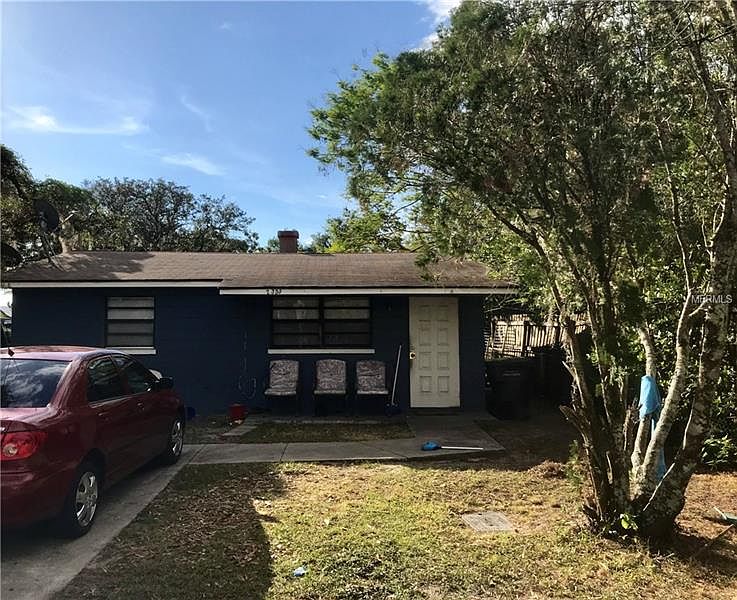 2nd image of 2339 Everett St