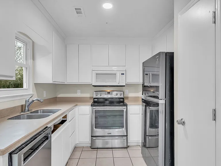 213 Rebecca Pines Dr — Photo 8