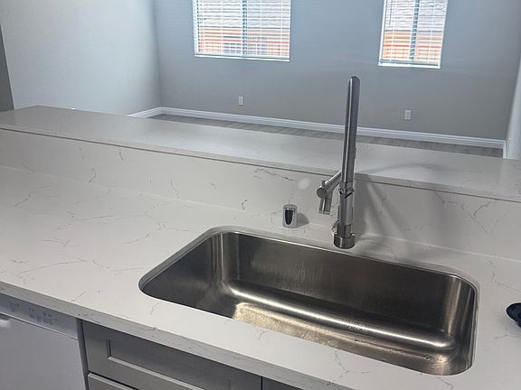 4th image of 1171 Allen Ave #5