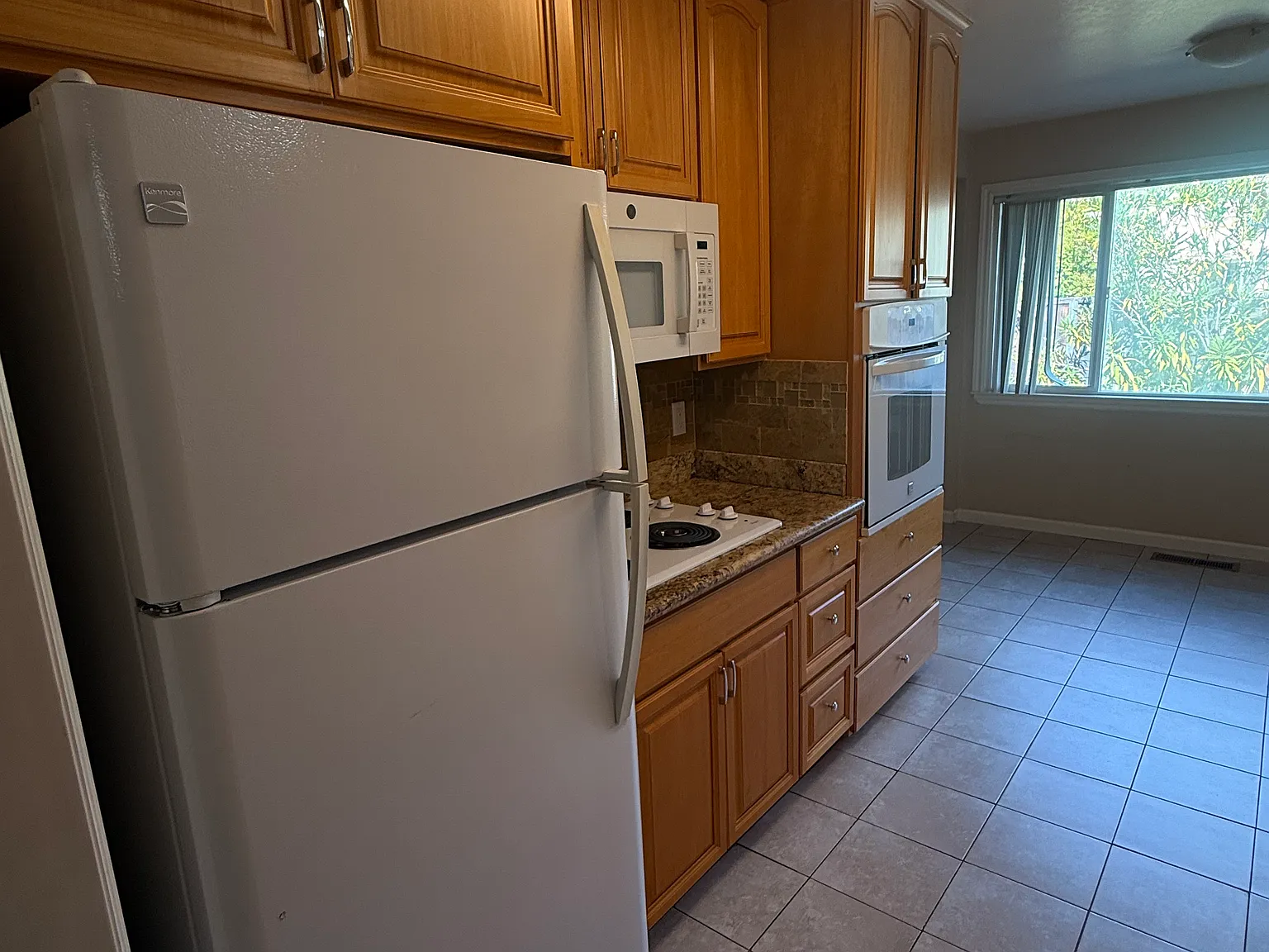 3 bed, 1300 sqft, $4,300 — Photo 3