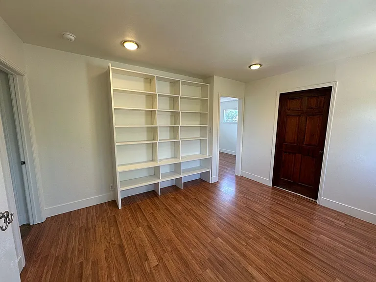 982 Vine St — Photo 14
