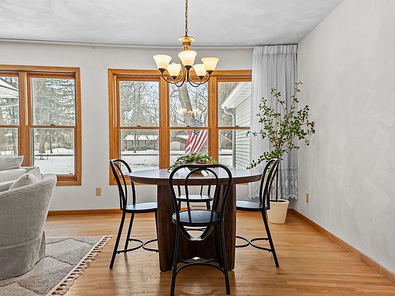 5th image of 134 Tustin Rd