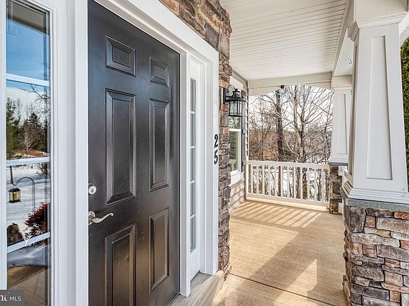 3rd image of 25 Rhonda Ct