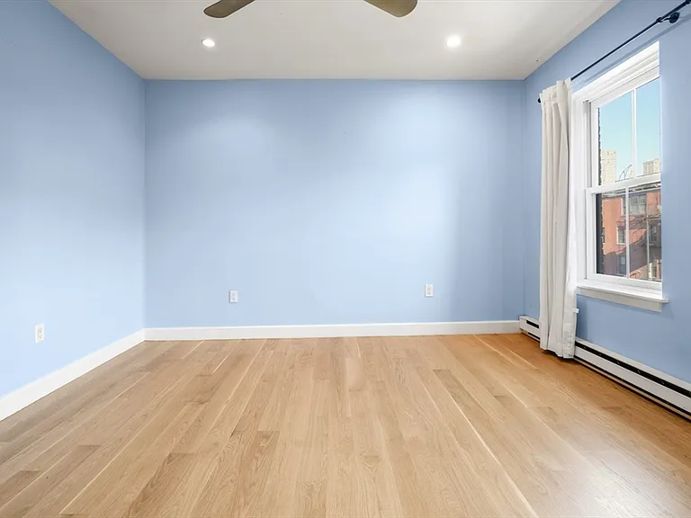 31 Concord Sq #4 — Photo 13
