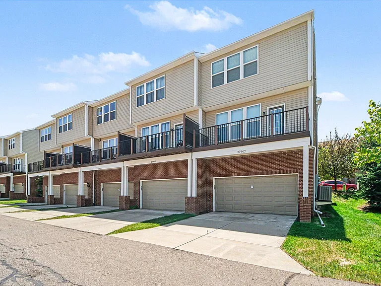 27902 Hopkins Dr — Photo 15