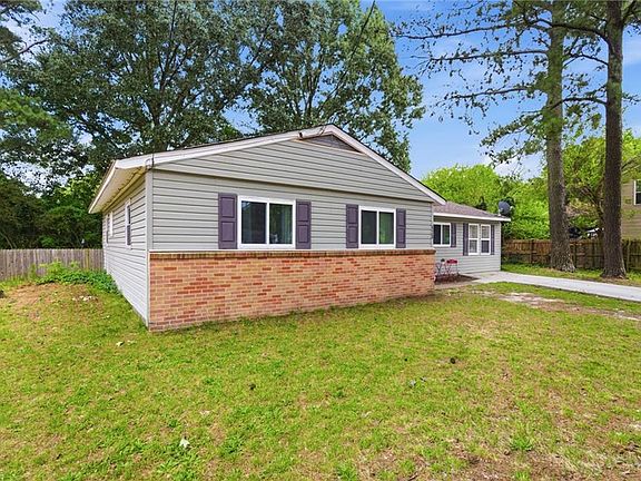 3rd image of 620 Queens View Ct