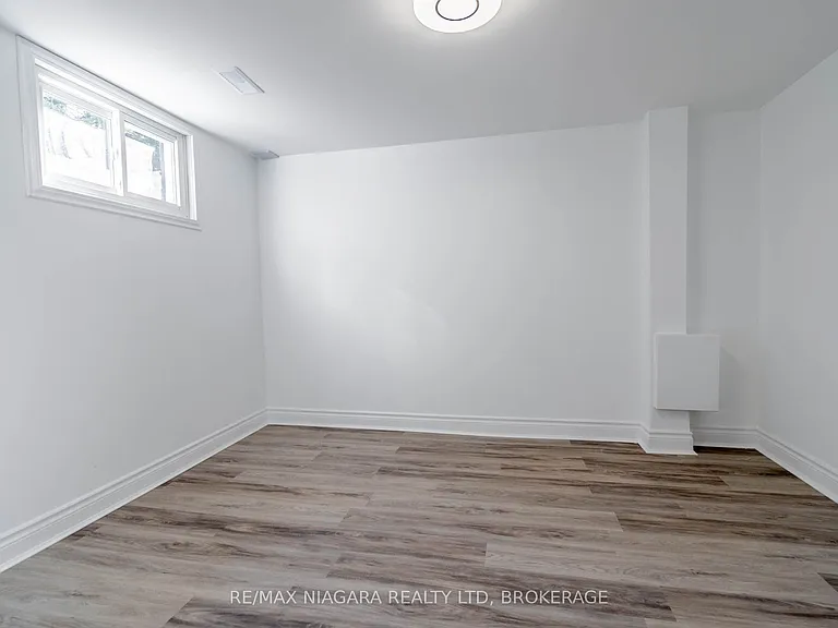 22 Chantler Rd #LOWER — Photo 6