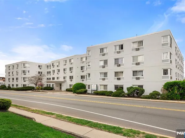 333 Grand Ave APT 1C, Palisades Park, NJ 07650