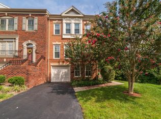 8031 Tanworth Ct, Springfield, VA 22152