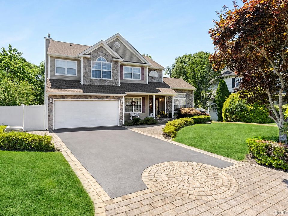 1st image of 15 Scenicview Crescent