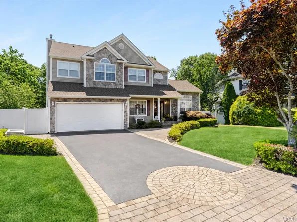 15 Scenicview Crescent, Manorville, NY 11949