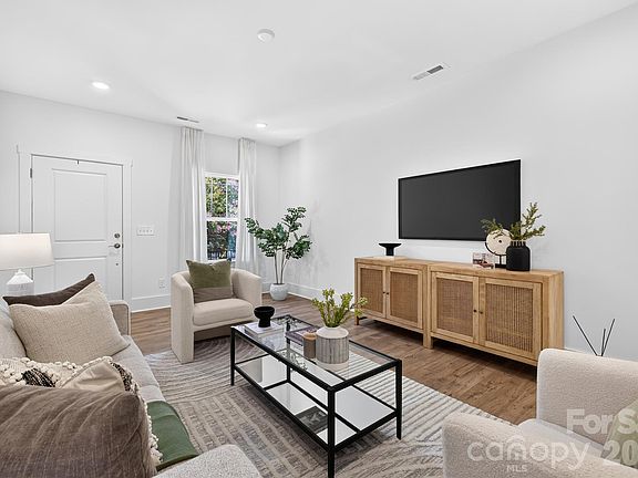 4th image of 839 Druid Cir