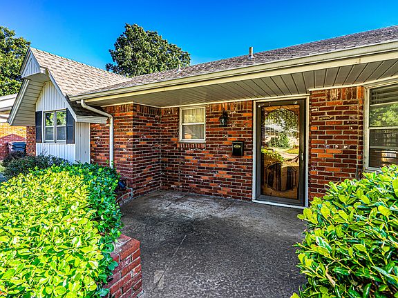 2nd image of 3116 Carlton Way