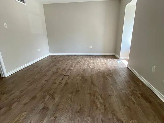 5th image of 140 Chelsea Cir