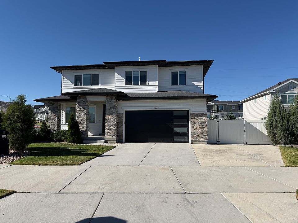 1st image of 1071 W Sebal Ln