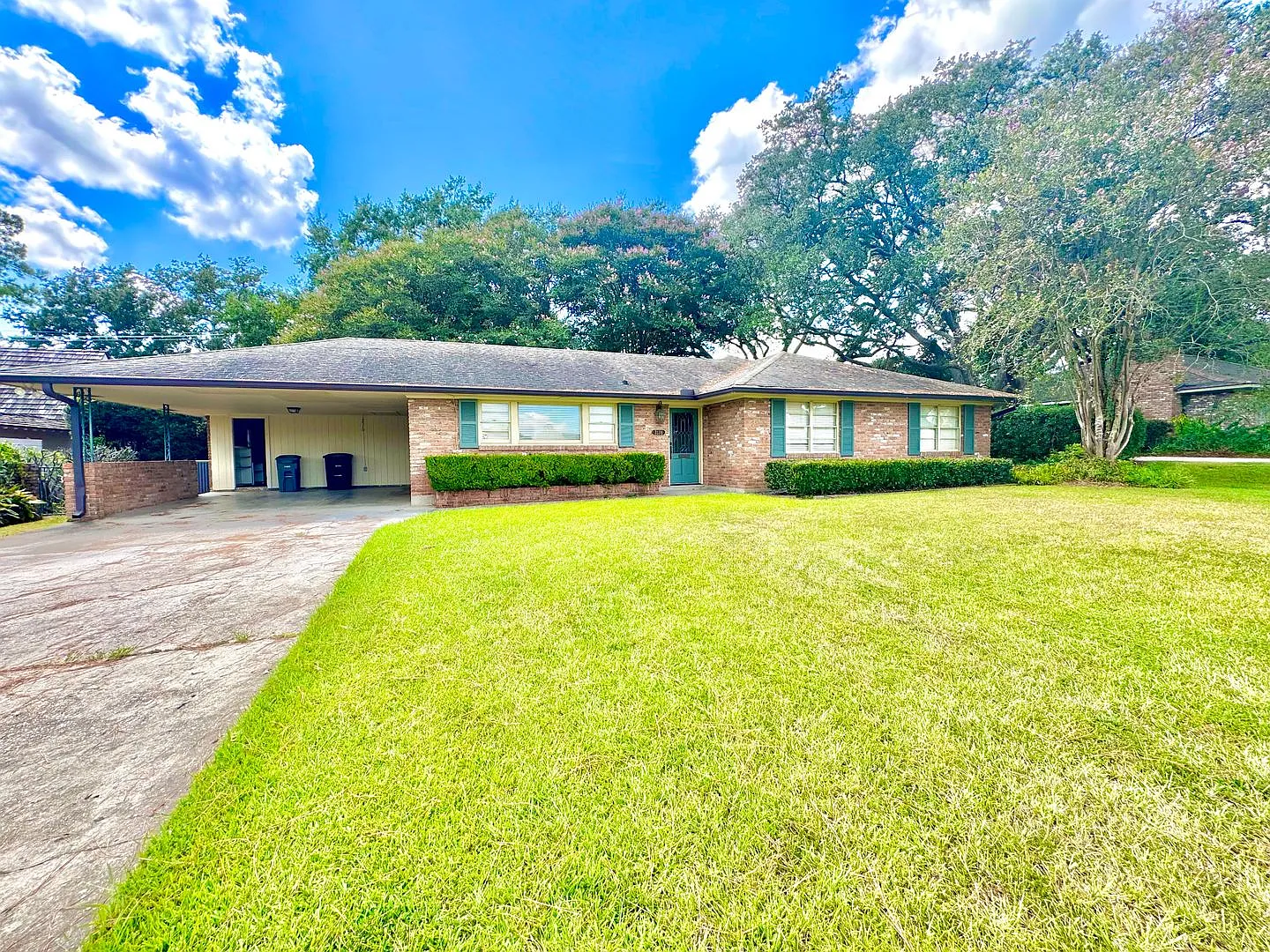 Spacious 3 bed 3 bath Home in Jefferson Place Subdivision — Photo 3