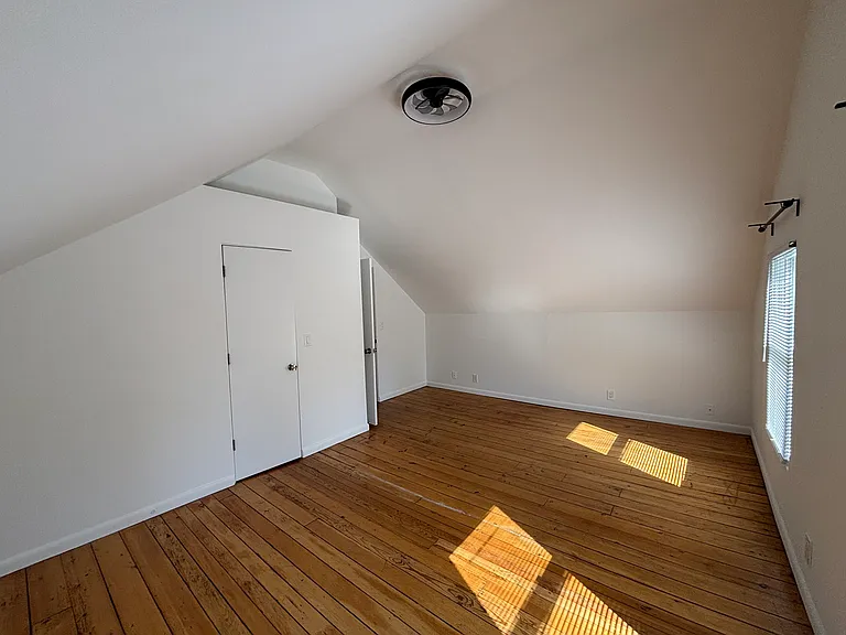 2308 W 11th St — Photo 13