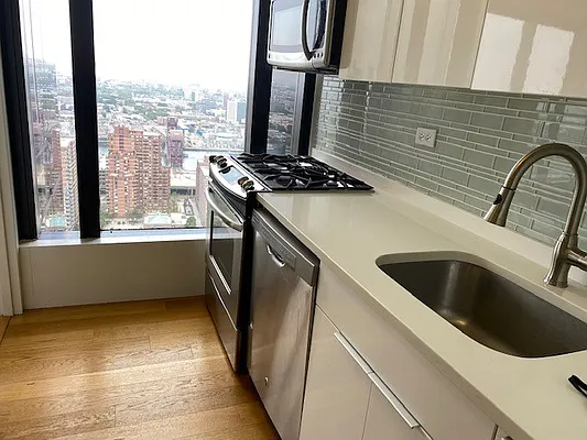 Rented by Solow Realty | media 3