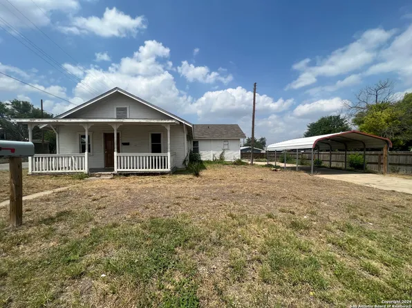 607 W HOUSTON ST, Carrizo Springs, TX 78834