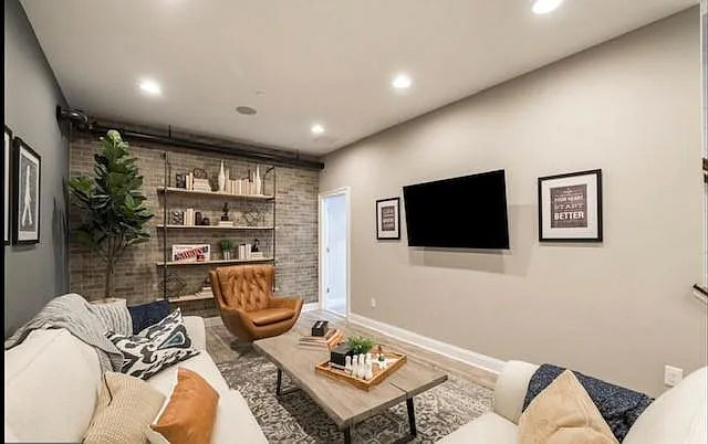 248 Charles Ellis Dr — Photo 22